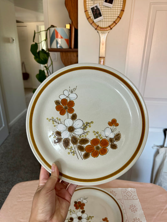 Vintage Highland Florals Collection Dinner Plates, set of 4