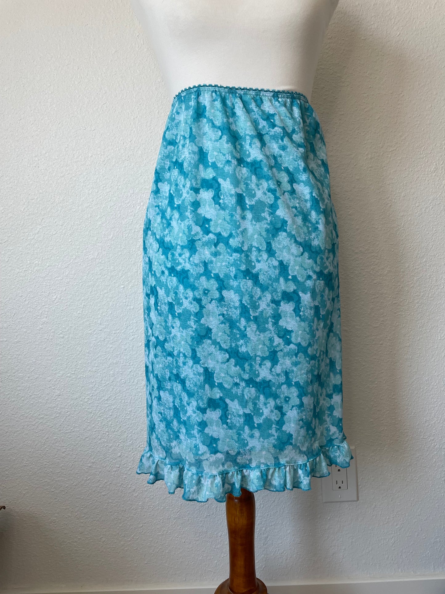 Vintage Blue Watercolor Skirt (22/24)