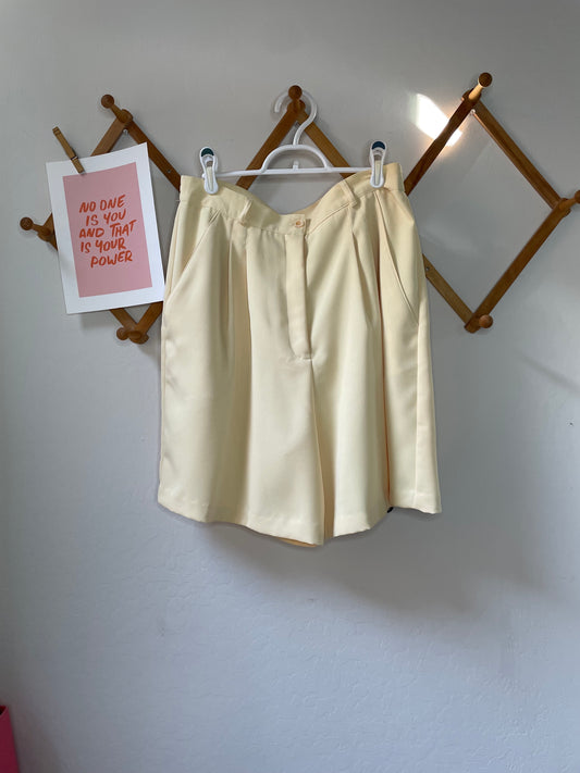 Vintage Yellow Pleated Shorts (M)